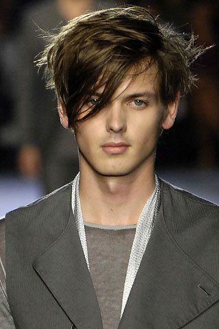 peinados-para-pelo-largo-hombres-2020-72_2 Peinados para pelo largo hombres 2020