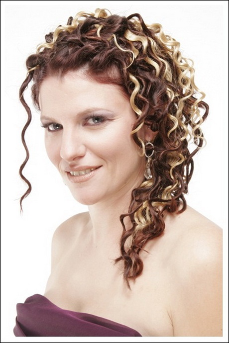 peinados-de-noche-para-cabello-rizado-39-14 Peinados de noche para cabello rizado