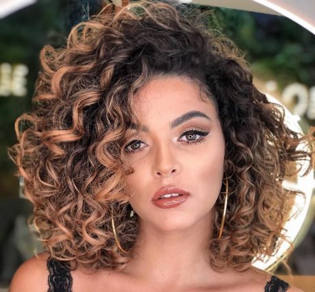 tendencias-cabello-rizado-2019-50_10 Tendencias cabello rizado 2019