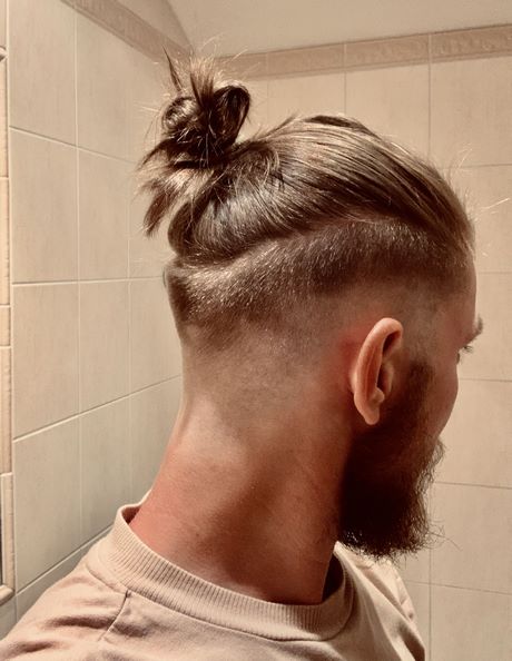 peinados-de-hombre-2021-pelo-largo-26_18 Peinados de hombre 2021 pelo largo